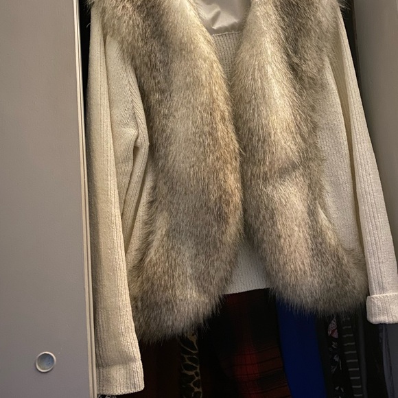 LISA INTERNATIONAL Faux Fur Trim Chenille cardigan Sweater Sz M - Picture 2 of 7